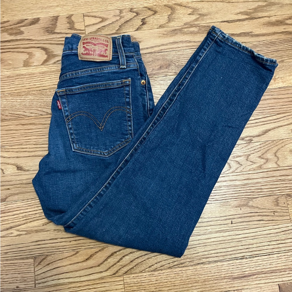 Levi’s wedgie jeans